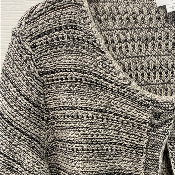 Elegant Black and Gray Striped Cardigan - Picture 7 of 11